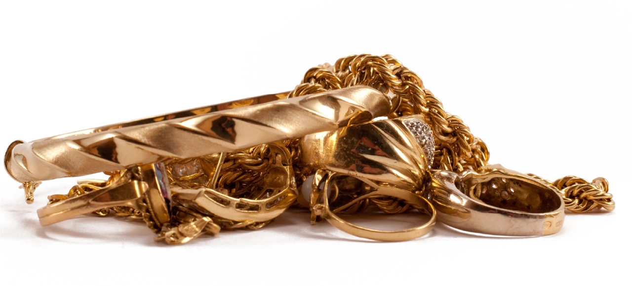 Antichi gioielli in oro usato