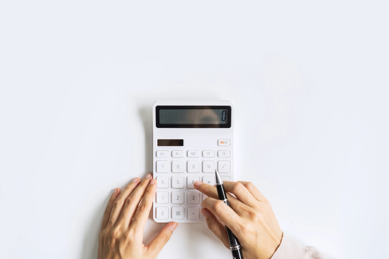 Contabile con calcolatrice